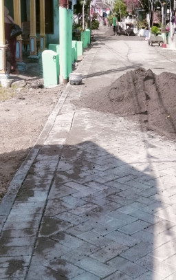 Pemdes Damarsi Gelar Pavingisasi Jalan Kampung