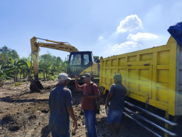 Polres Gresik Gerebek Tambang Ilegal di Bungah, Alat Berat dan Truk Disita
