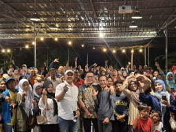 Legislator Golkar Salurkan PIP dan Dorong Ekonomi Kerakyatan