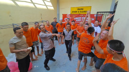 Meski Belum "Merdeka", Puluhan Tahanan Polres Gresik Ikuti Lomba Hari Kemerdekaan