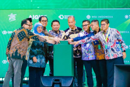 Khofifah Terima Penghargaan Industri Hijau dari Kementerian Perindustrian
