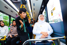 Bangun Sistem Transportasi Publik Berbasis Inovasi, Khofifah Dinobatkan Pemimpin Daerah Terbaik