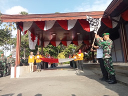 Bupati Gatut Sunu Lepas Long March Bendera Merah Putih