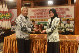 Mbak Wali Kediri Resmi Jadi Ibunda Guru Kota Kediri, Ajak PGRI Kolaborasi Majukan Pendidikan