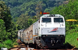 Spesial HUT RI, KAI Daop Jember Hadirkan 'Promo Merdeka' hingga KA Mutiara Timur Tambahan