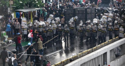 Demo Kritik Keserakahan Pengusaha Keruk SDA