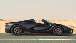 Cetak Rekor di Lelang Monterey, Ferrari LaFerrari Aperta 2017 Laku Rp108 Miliar