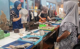 Imbas Penutupan Jalur Gumitir, Harga Ikan di Pasar Genteng Banyuwangi Melonjak