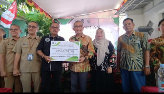 Support Kampung Hidroponik, Warga Kendangsari Antusias Dapat Alat Penjernih Air Selokan