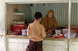 Hadirnya Program MBG, Omzet Pedagang Kantin di Sekolah Tuban Anjlok 50 Persen