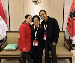 Puan-Prananda Berangkulan, Tanda Satu Faksi