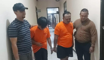 Dua Driver Ojol Surabaya Curi HP Teman Seprofesi yang Tertidur di Warkop
