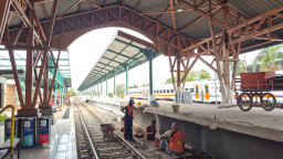 Daop 7 Madiun Bangun Peron Tinggi dan Cover Capping