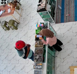 Karyawati Toko di Blitar Jadi Korban Penipuan, Pelaku Terekam CCTV