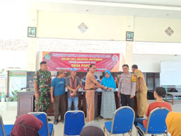 Pemdes Popoh Salurkan BLT-DD ke 36 Keluarga Penerima Manfaat