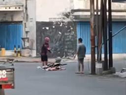 Terobos Lampu Merah, Sopir Truk Tabrak Pengendara Motor di Simpang Empat Jalan Bali Kota Blitar