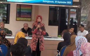 Pedagang Pasar Wisata Surungan Penambangan Diberi Pendamping Terkait Manfaat Qris
