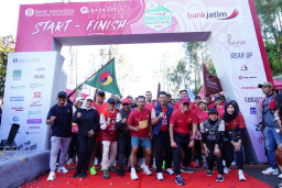 Bromo Marathon 2025, Bank Jatim Launching QRIS Crossborder dan Branding Jeep