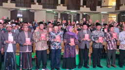 Khofifah Dorong SDM Pesantren Jatim Berdaya Saing Global Lewat Beasiswa LPPD