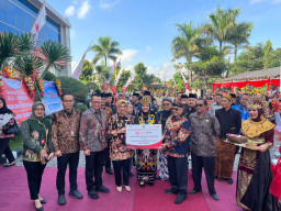 Perkuat Kesehatan dan Pendidikan, Bank Jatim Serahkan CSR ke Pemkab Blitar dan UINSA
