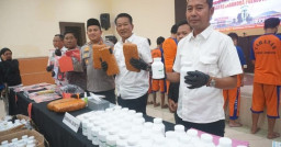 Baca juga : Polres Jombang Gagalkan Pengiriman 5 Kg Ganja dari Medan