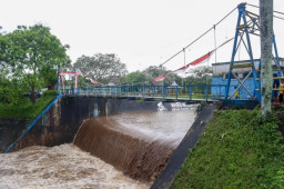Warga Banyuwangi Diminta Siaga, Debit Air Bendungan Warisan Belanda di Naik Drastis