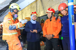 Gubernur Khofifah Jamin Layanan Kesehatan Gratis bagi Korban Ponpes Ambruk