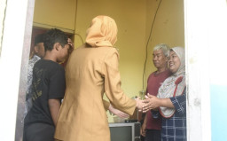 Mbak Wali Beri Motivasi Anak Putus Sekolah di Ngampel, Ajak Kembali Sekolah Raih Cita-cita