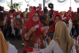 Pemkot Surabaya Salurkan BLT DBHCHT 2025 untuk 8.767 Penerima