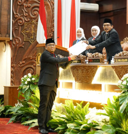 Fraksi PDIP DPRD Jatim: PAPBD 2025 Harus Berpihak pada Rakyat Kecil