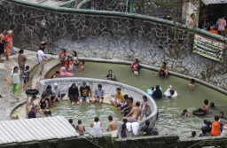 Wisata Padusan Park Mojokerto, Surganya Pemandian Air Panas Alami