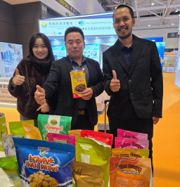 Snack UMKM Gresik Bikin Heboh di China Fisheries Expo 2025, Cita Rasa Lokal Tuai Pujian Dunia
