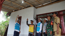 PLN Gandeng TNI Berikan Bantuan Bedah Rumah dan Sambung Listrik Gratis