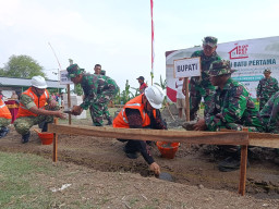 Peletakan Batu Pertama Pembangunan Gerai Koperasi Merah Putih di Madiun, Bupati : Ini Titik Awal