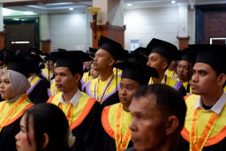 Kukuhkan 700 Wisudawan, UWKS Tekankan Kolaborasi dan Daya Saing Global