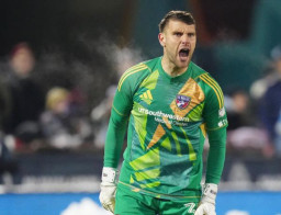 Kebobolan Gol, Maarten Paes Langsung Pulang ke Dallas