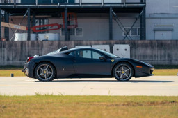 Ferrari 458 Spesial Bermesin V12 Tampil di Lelang, Unik karena Tak Boleh Melaju di Jalan Umum