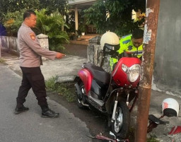 Scoopy Hantam Tiang Listrik, Pemuda Blitar Tewas Seketika