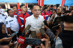 Baca juga : Pemkot Surabaya Siapkan Bantuan Tangan Palsu untuk Nur Ahmad, Korban Reruntuhan Ponpes Al-Khoziny