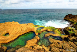 Pesona Pantai Kedung Tumpang, Gerbang Mistis Menuju Istana Ratu Selatan di Tulungagung