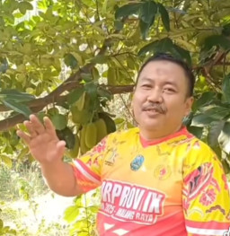 Diantara Politik dan Kebun, Ali Mufthi Menemukan Makna Kesabaran