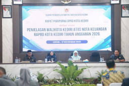 Rapat Paripurna DPRD Kota Kediri, Mbak Wali Paparkan Tantangan dan Strategi dalam Nota Keuangan RAPBD TA 2026