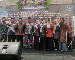 Hari Jadi ke-41 SMPN 1 Jabon, Kepsek Yayuk Komitmen Implementasikan Pembelajaran Mendalam