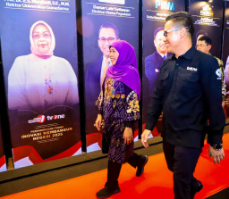 Khofifah Raih Penghargaan Inovasi Membangun Negeri 2025 Bidang Transportasi Publik