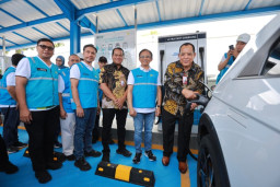 Dukung Transisi Energi, PLN Resmikan SPKLU Center Pertama di Jawa Timur