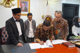 Tingkatkan Layanan Pengelolaan Keuangan Haji, Bank Jatim Tandatangani MoU dengan Kementerian Haji da