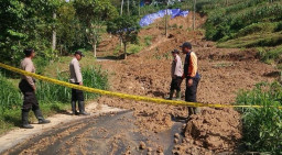Penanganan Longsor Lambat, Akses di Jalur Tulungagung-Trenggalek via Pagerwojo Lumpuh