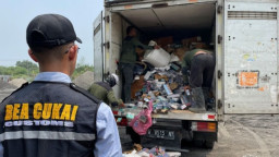 Baca juga : 16.000 Pegawai Bea dan Cukai Diancam akan Dirumahkan