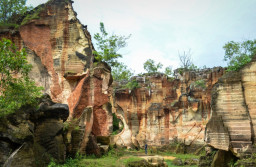 Indahnya Bukit Pelalangan Arosbaya, Bernuansa Ala Antelope Canyon yang Fotogenik