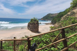 Baca juga : Eksotisnya Pantai Lumbung Tulungagung dengan Akses Bebatuan yang Menantang